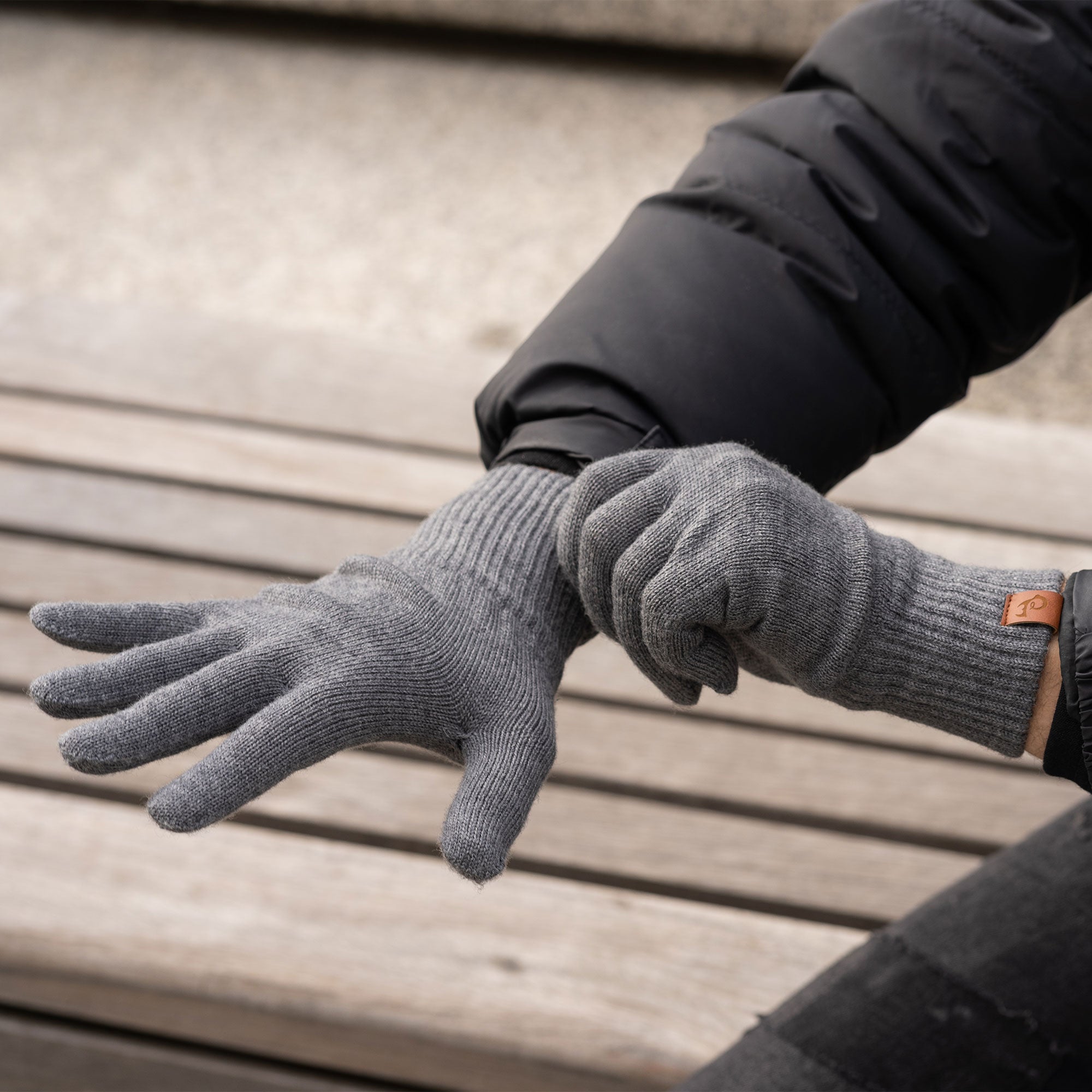 Men's Knitted Beanie & Gloves 2-Piece Set Dark Gray