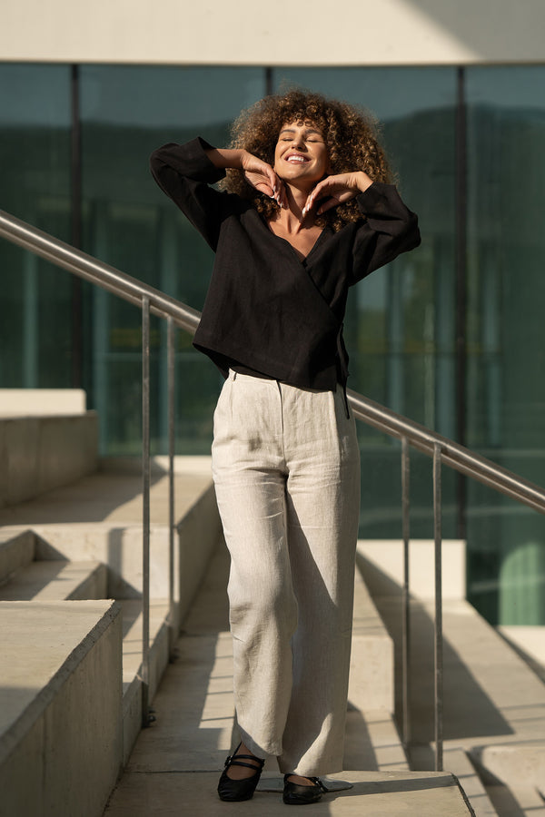 The menique linen pants LOTUS in natural color.