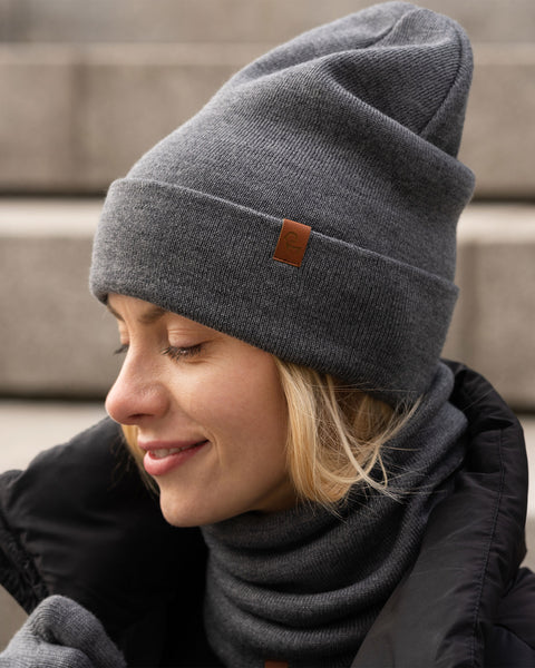 Women&#39;s Knitted Beanie &amp; Gloves 2-Piece Set