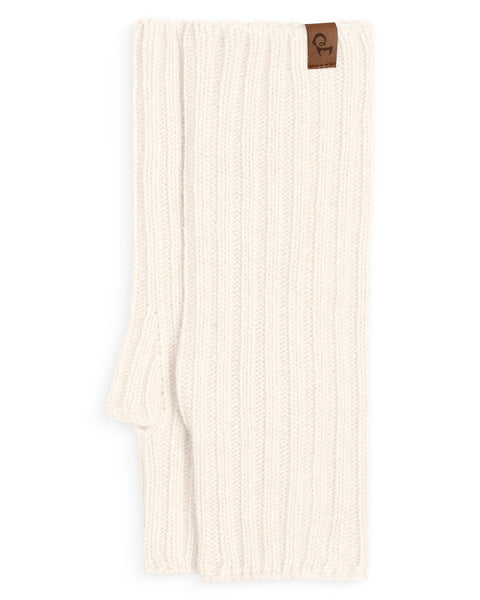 Packshot of menique women&#39;s wrist gloves in the color white in the white background